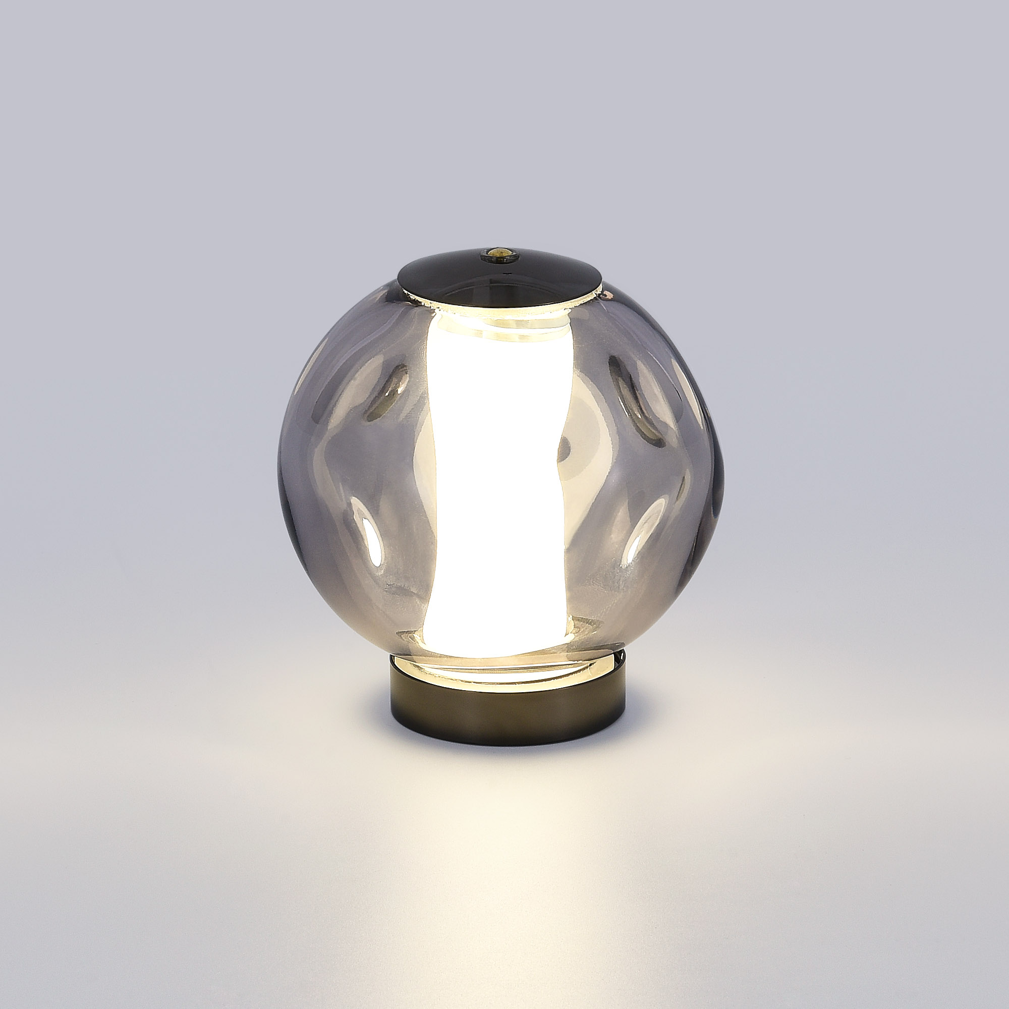SL6520.404.01 Прикроватная лампа ST-Luce черный жемчуг/прозрачно-дымчатый LED 1*5W 4000K HELMI