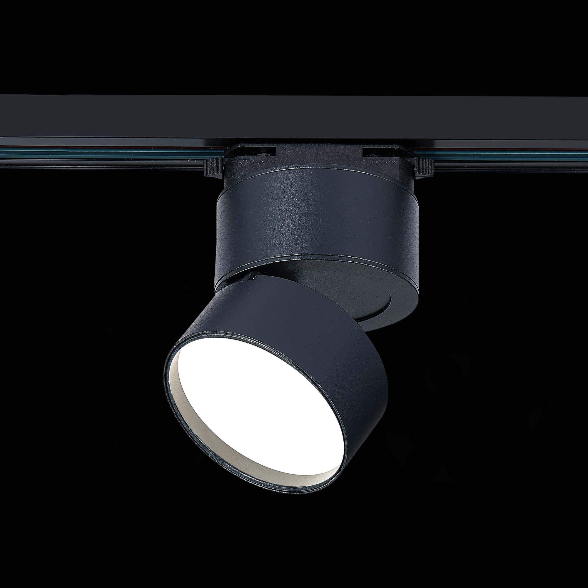 ST651.446.09 Св-к трек. Черный LED 1*9W 4000K 720Lm Ra>90 120° IP20 D85xH122 170-240VV BASE