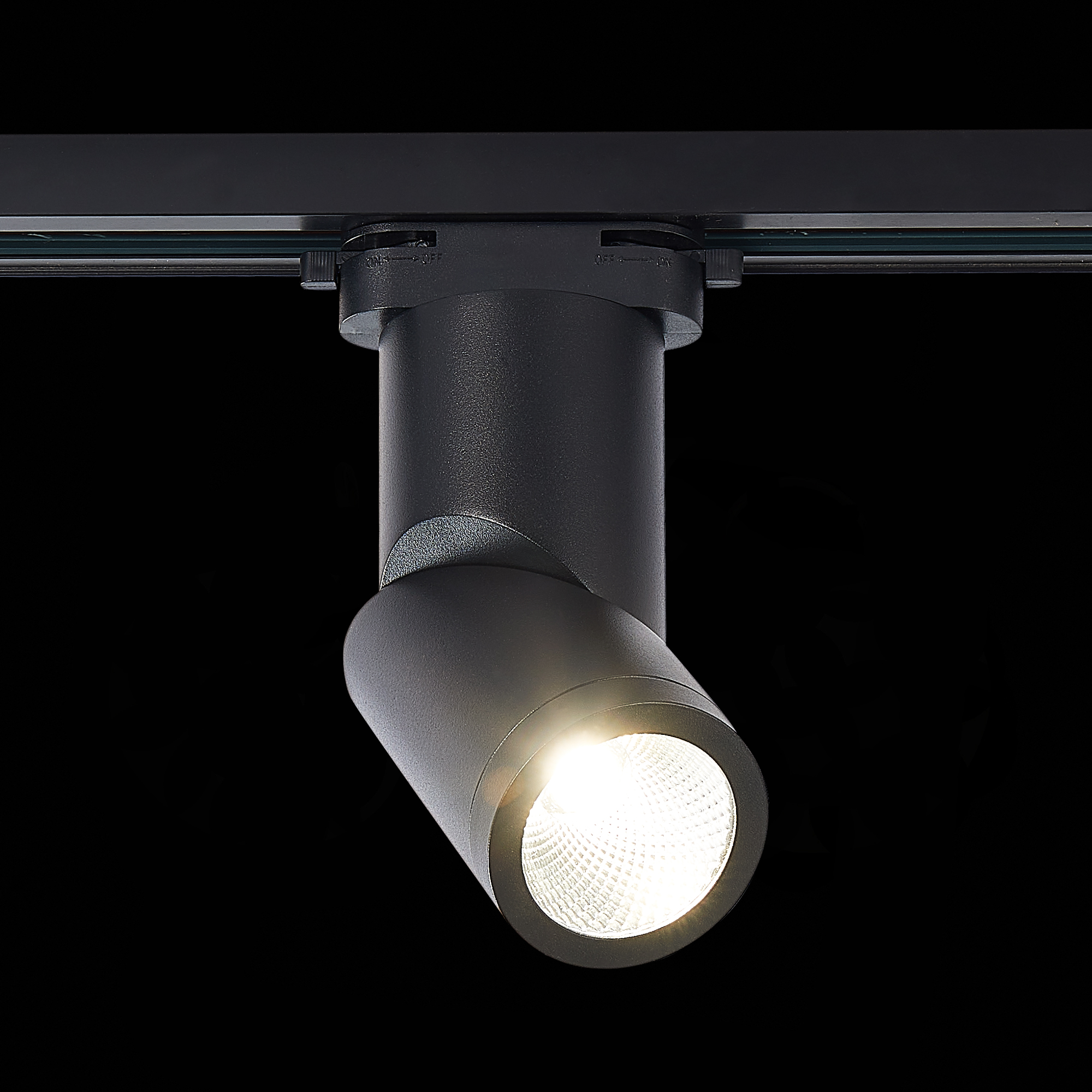ST650.436.10 Св-к трек. Черный LED 1*10W 3000K 800Lm Ra>90 38° IP20 D60xH190 165-265V BASE