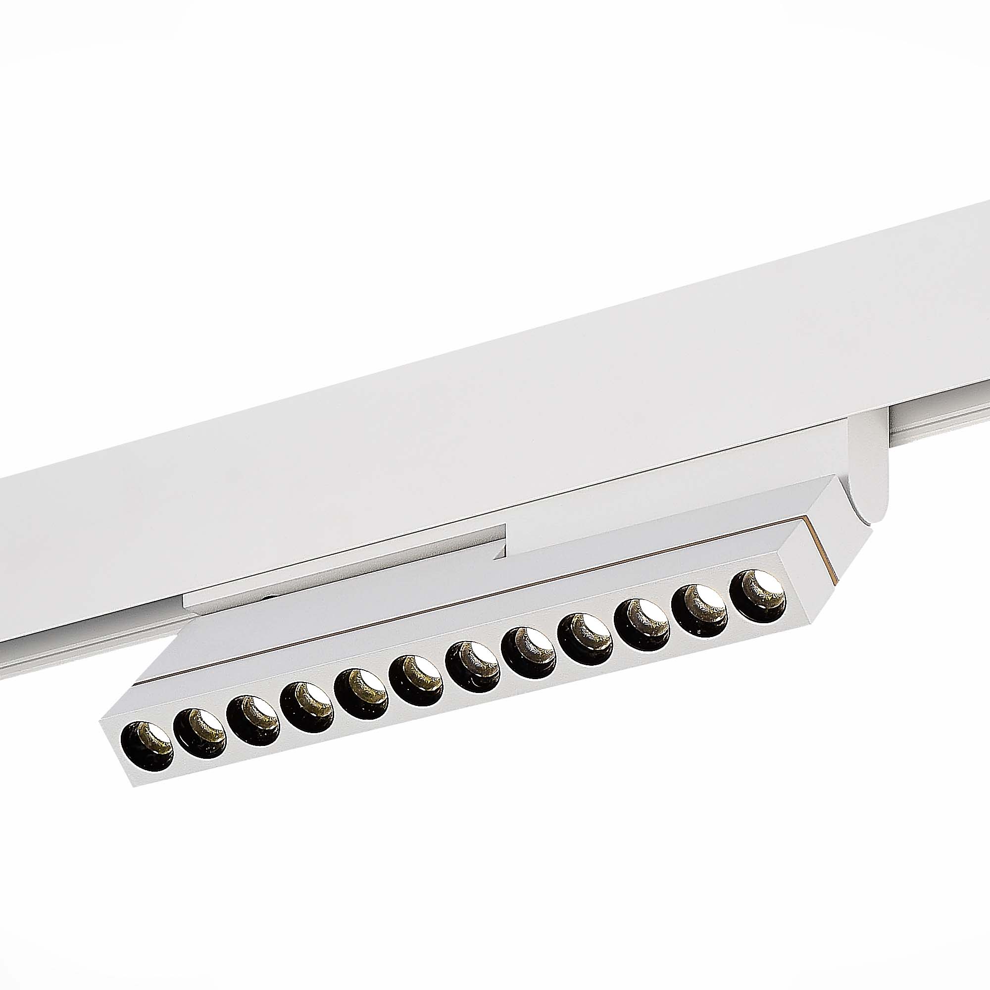 ST805.546.12 Магнитный трековый светильник Белый LED 1*12W 4000K 500Lm Ra>90 36° IP20 L220xW22xH117 SKYLINE 48
