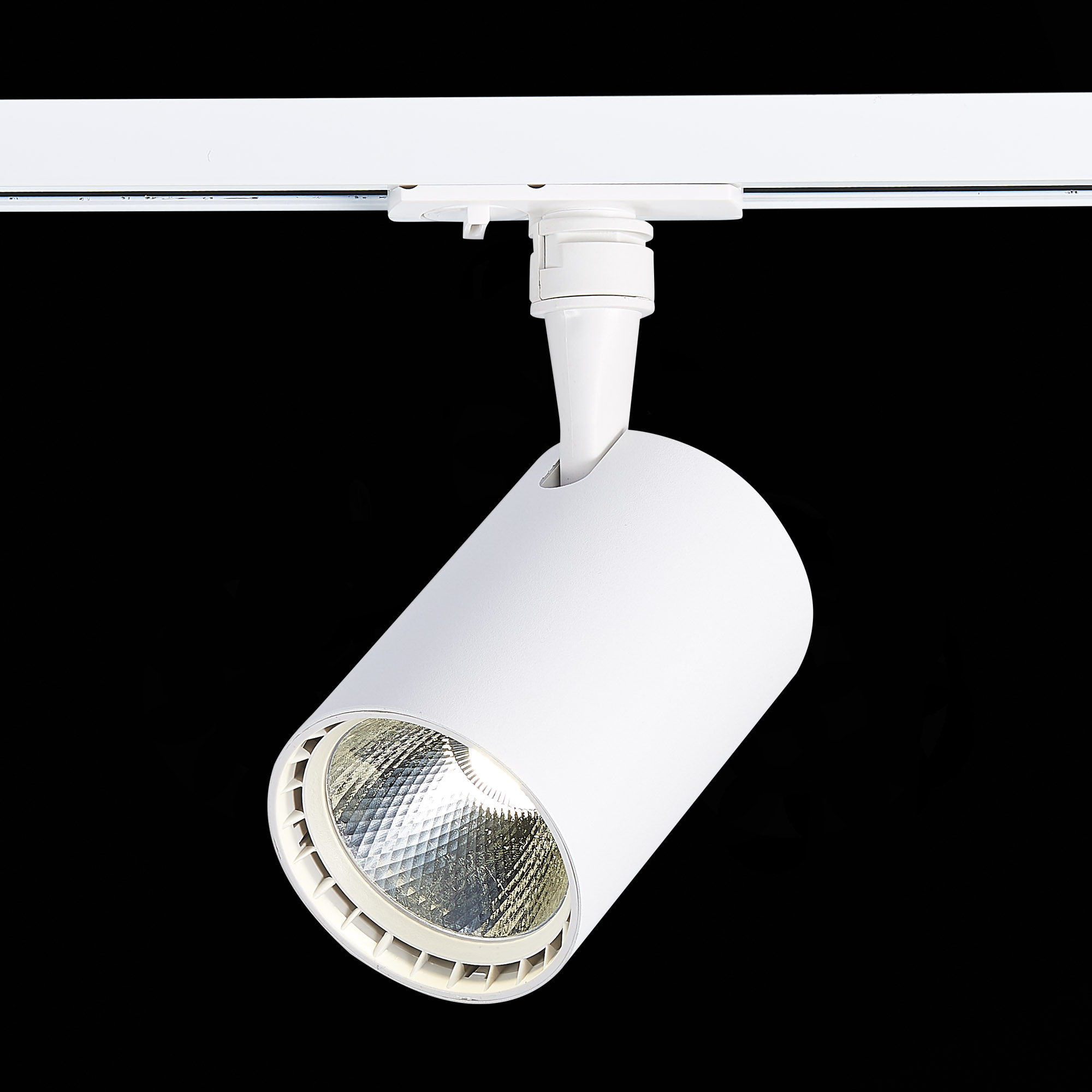 ST351.536.15.36 Св-к трек. Белый LED 1*15W 3000K 1 350Lm Ra?90 36° IP20 L118xW78xH174 100-240V BASE
